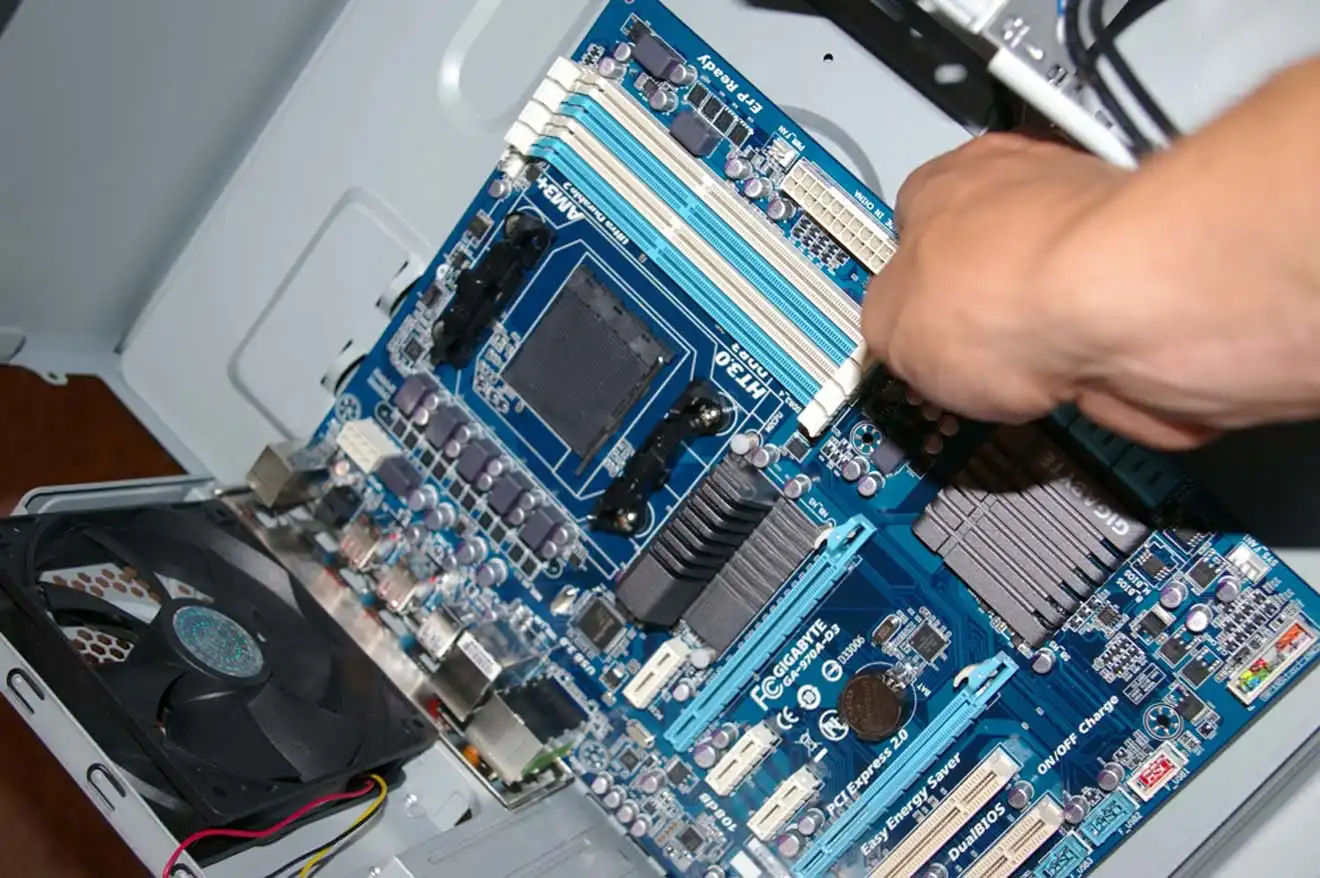 Замена материнской платы на компьютере в Можайске